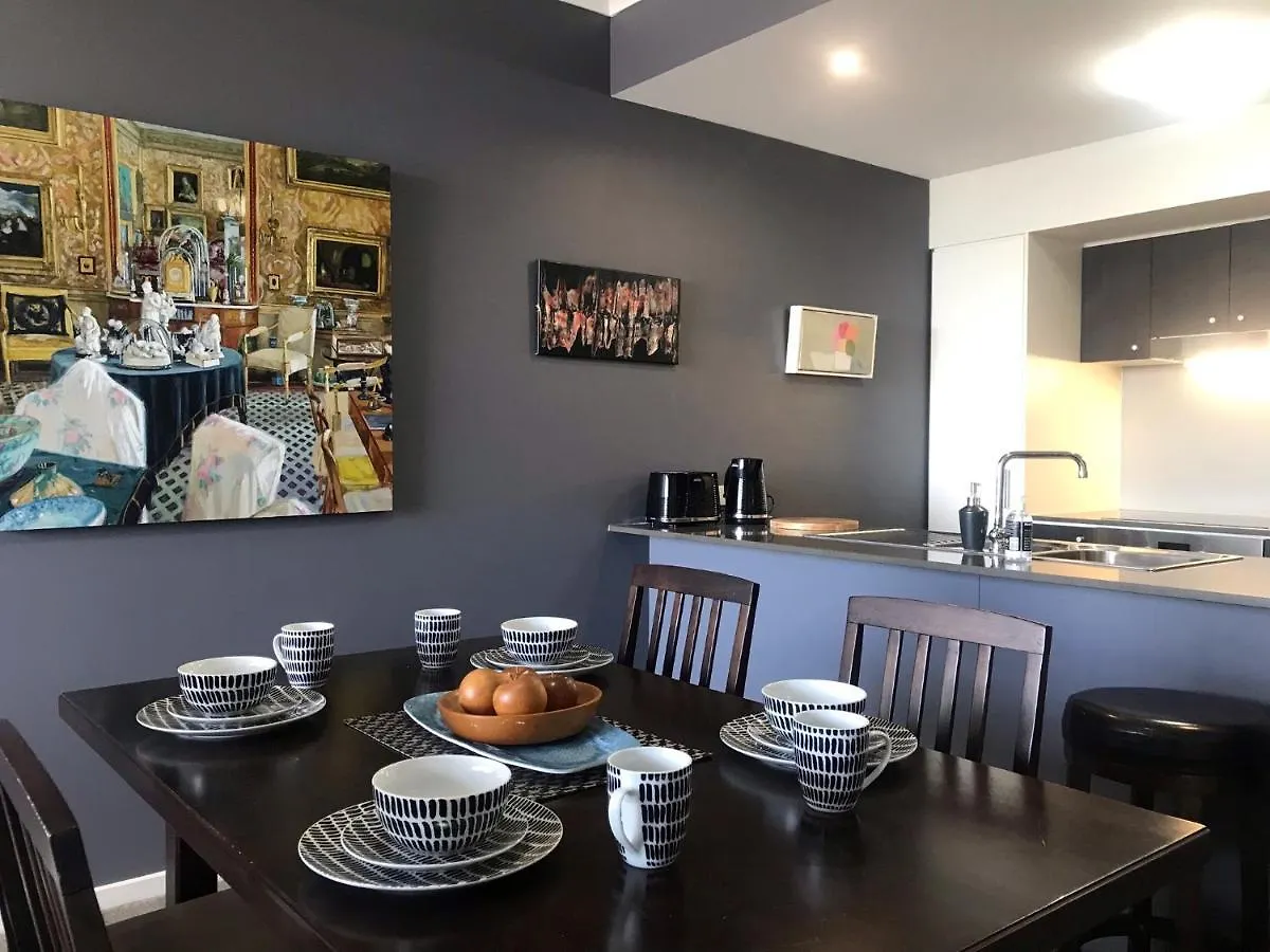 The Perfect Host @ Curtis Apartments Gladstone